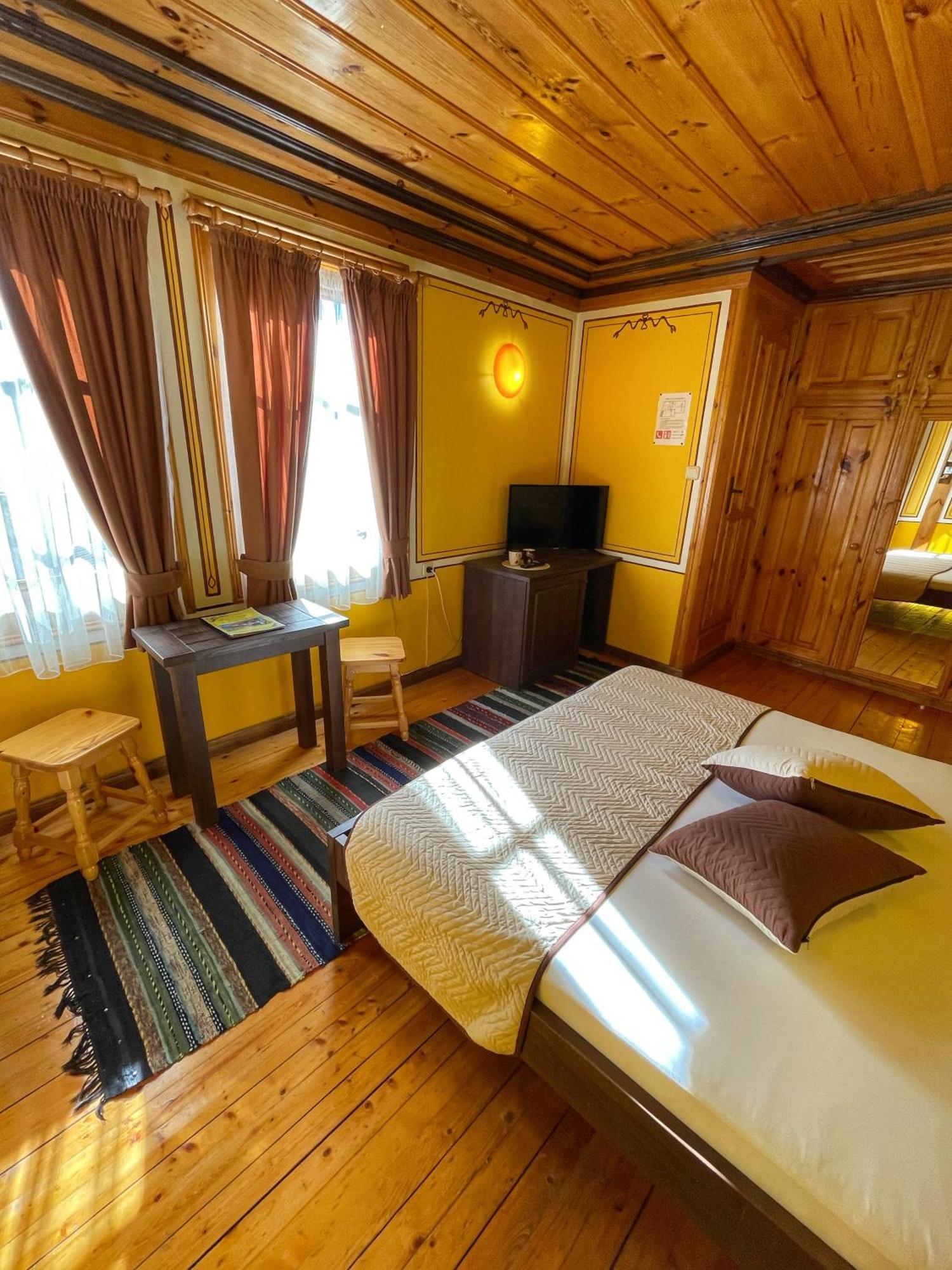 Guest Rooms Colorit コプリフシティツァ エクステリア 写真
