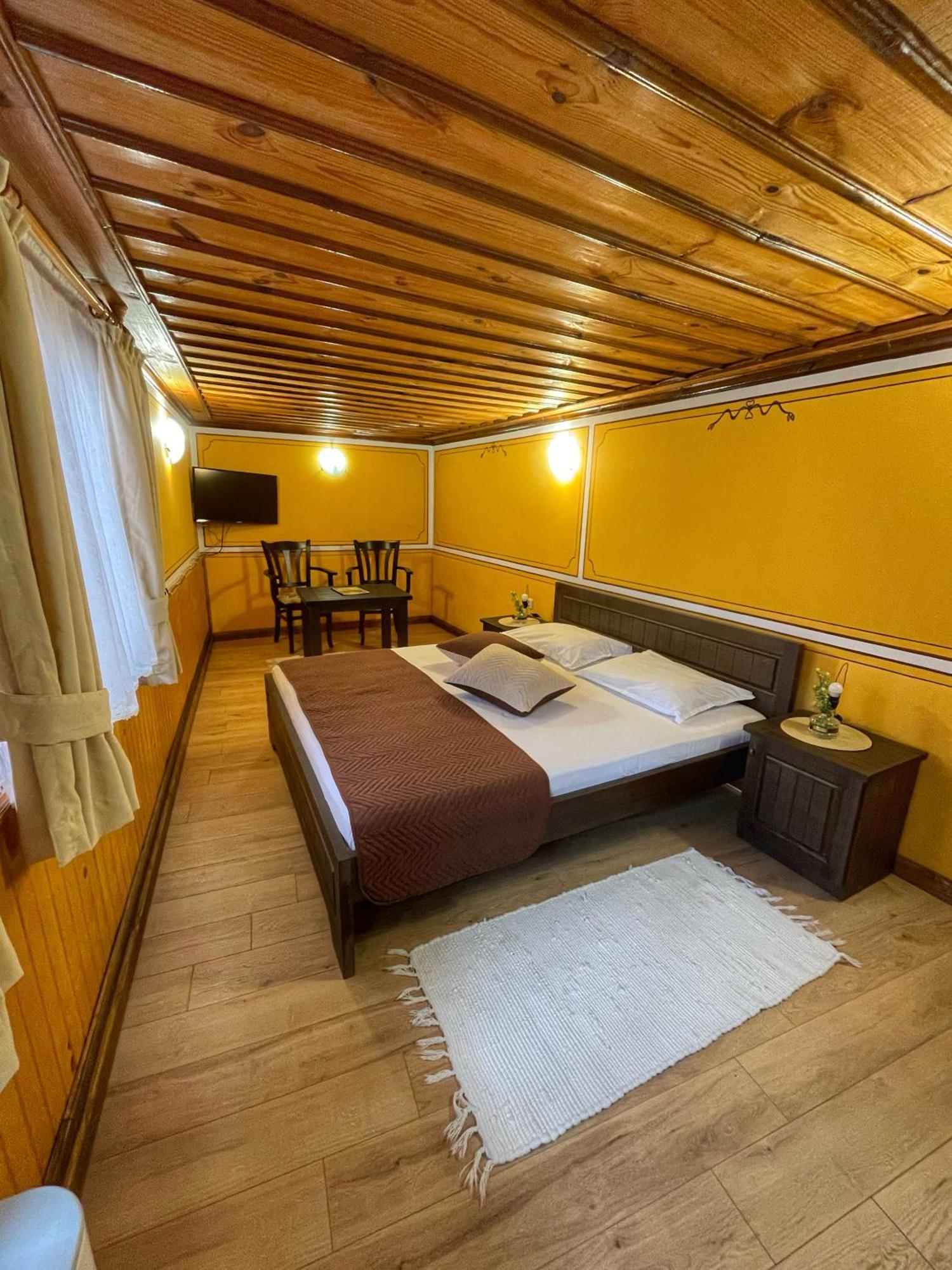 Guest Rooms Colorit コプリフシティツァ エクステリア 写真