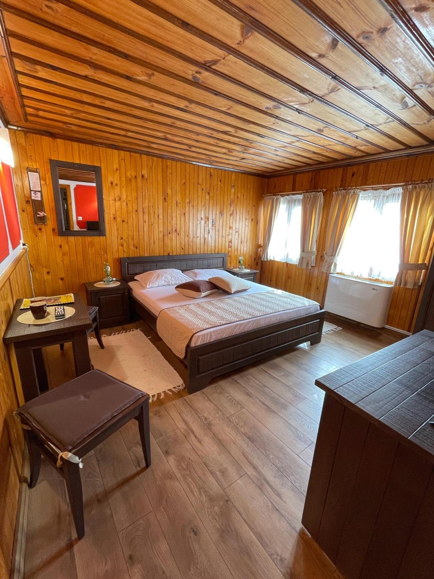 Guest Rooms Colorit コプリフシティツァ エクステリア 写真